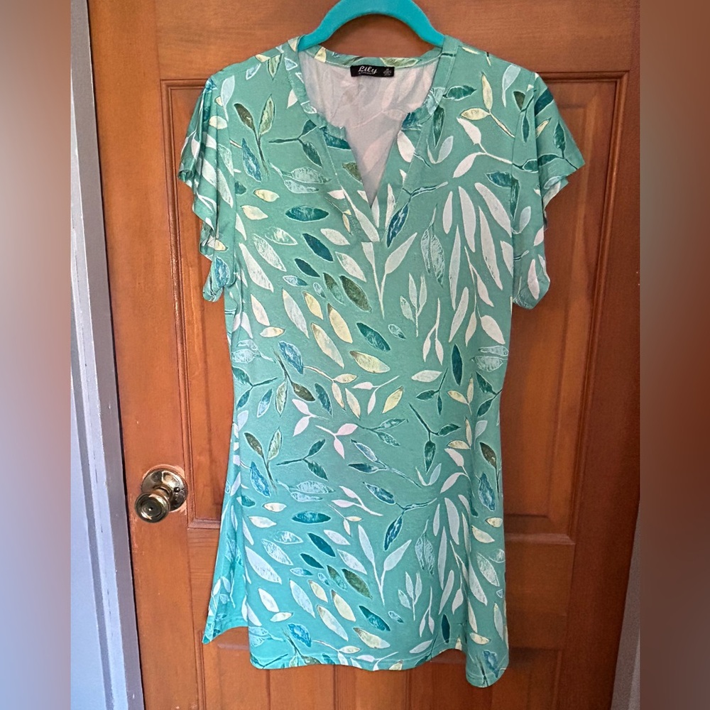 Silky Tunic size Small
